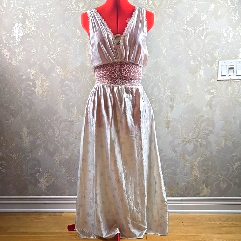 Vintage White Lace Nightdress / Nightgown